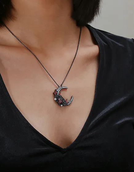 Model wearing a gothic skull necklace