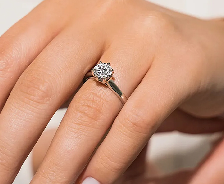 Moissanite vs Diamond