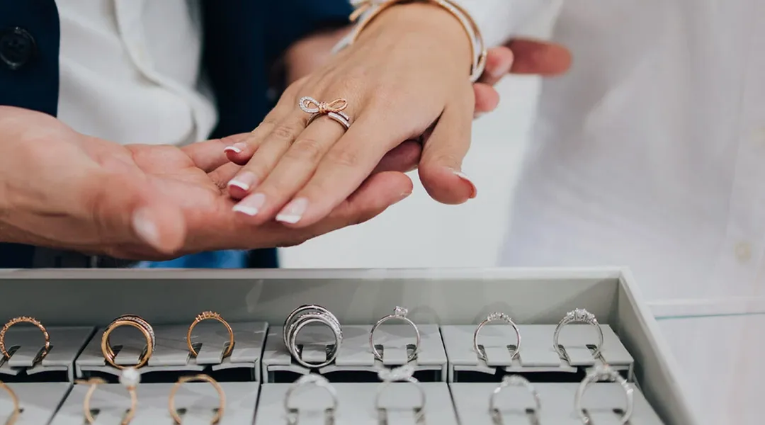 Choose a custom engagement ring