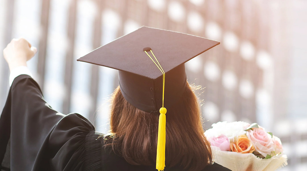 The Ultimate Guide to Choosing a Graduation Gift
