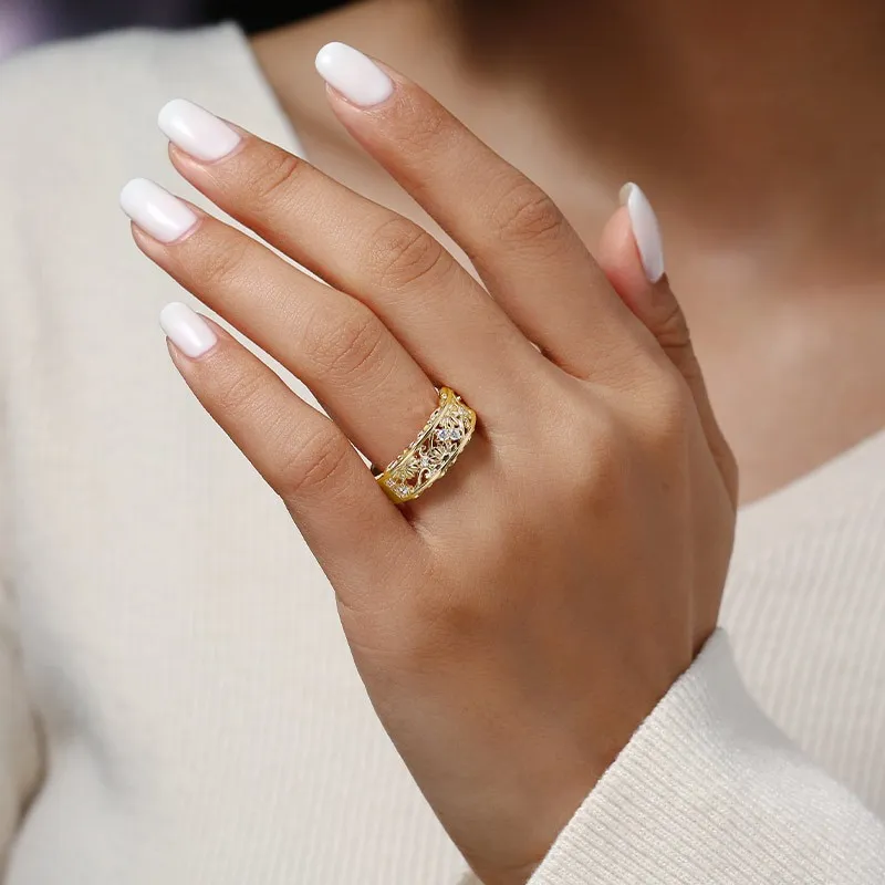 Antique Blossom Daisy Embossed Moissanite Wedding Ring