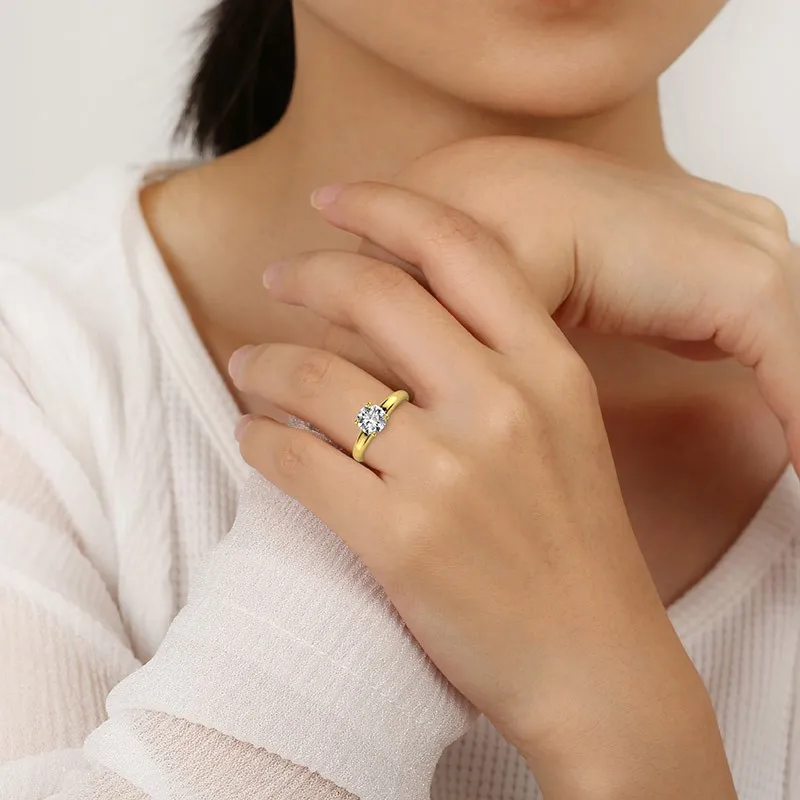 Elegant Round Cut Engagement Ring