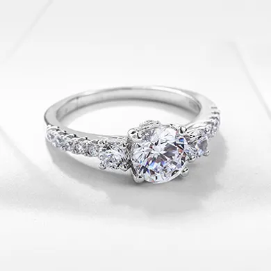 Bague de fiançailles Moissanite Ronde Trois Pierres