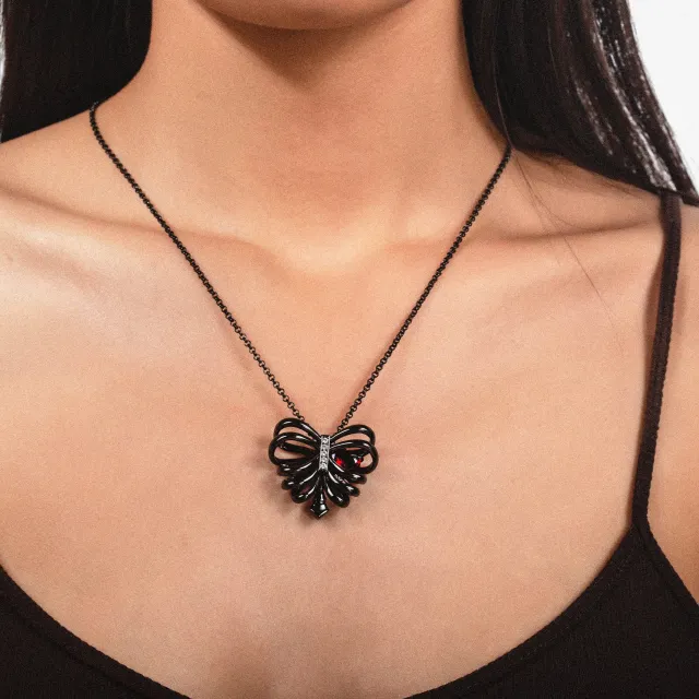 Gothic Rib Pendant Necklace Garnet Red Heart