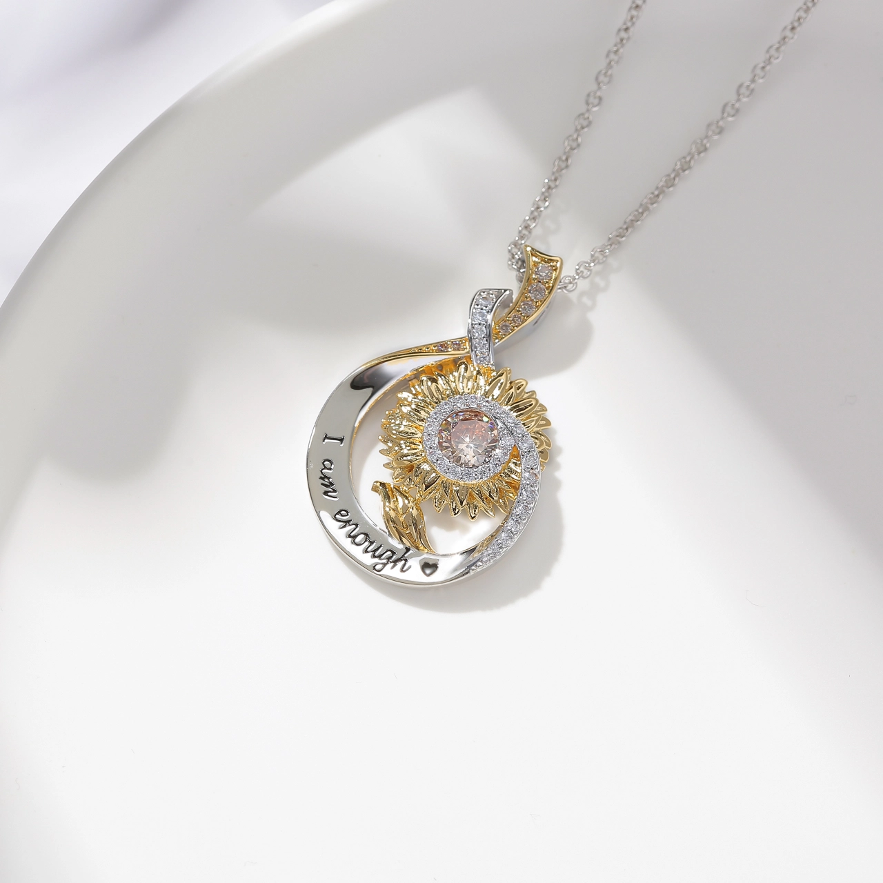 Nature Unique Daisy Pendant Necklace Champagne Round