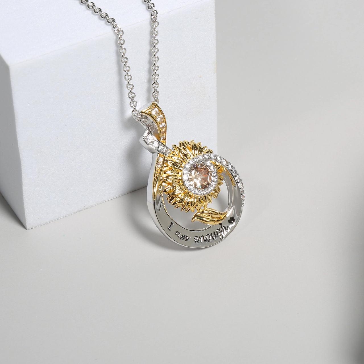 Nature Unique Daisy White Gold Plated Pendant Necklace