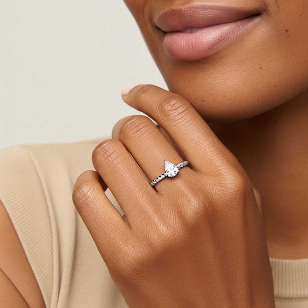 Moderne Poire 2.00ct Moissanite Bague de fiançailles