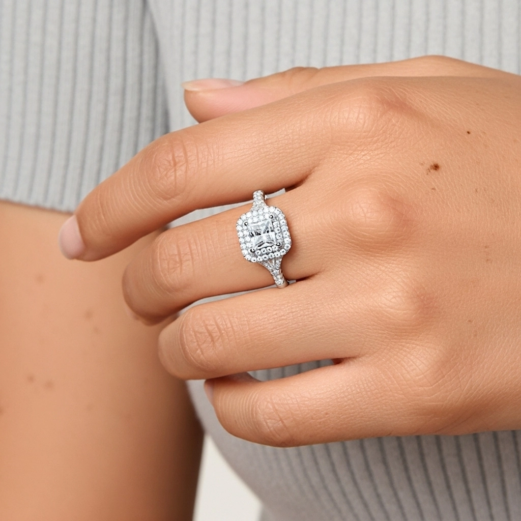 Luxury Princess 1.00ct Moissanite Engagement Ring