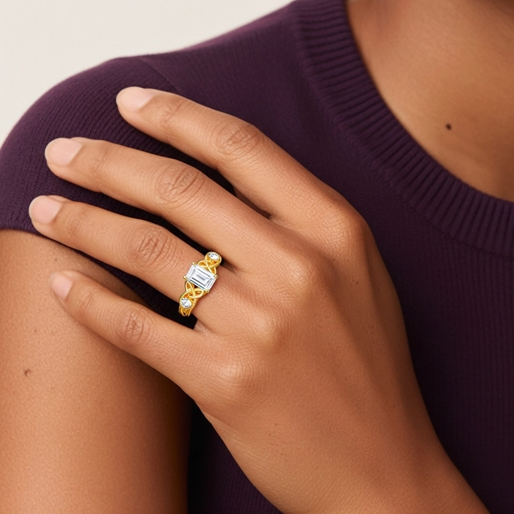 Vintage Unique Emerald 0.80ct Cubic Zirconia Engagement Ring