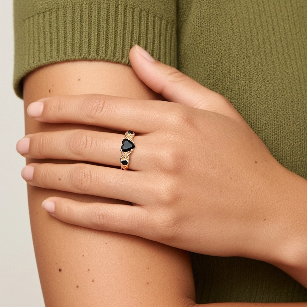 Vintage Unique Heart 1.00ct Cubic Zirconia Engagement Ring