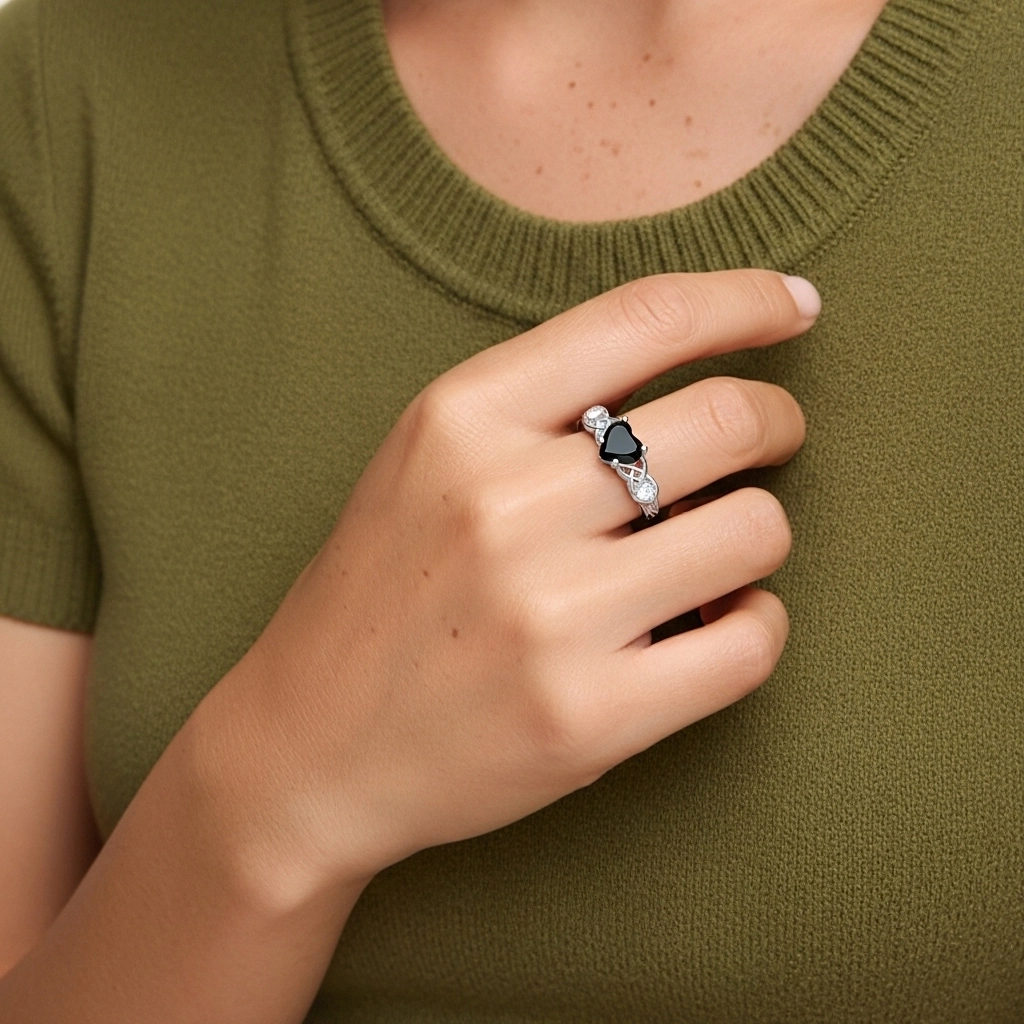 Vintage Unique Heart 2.00ct Cubic Zirconia Engagement Ring