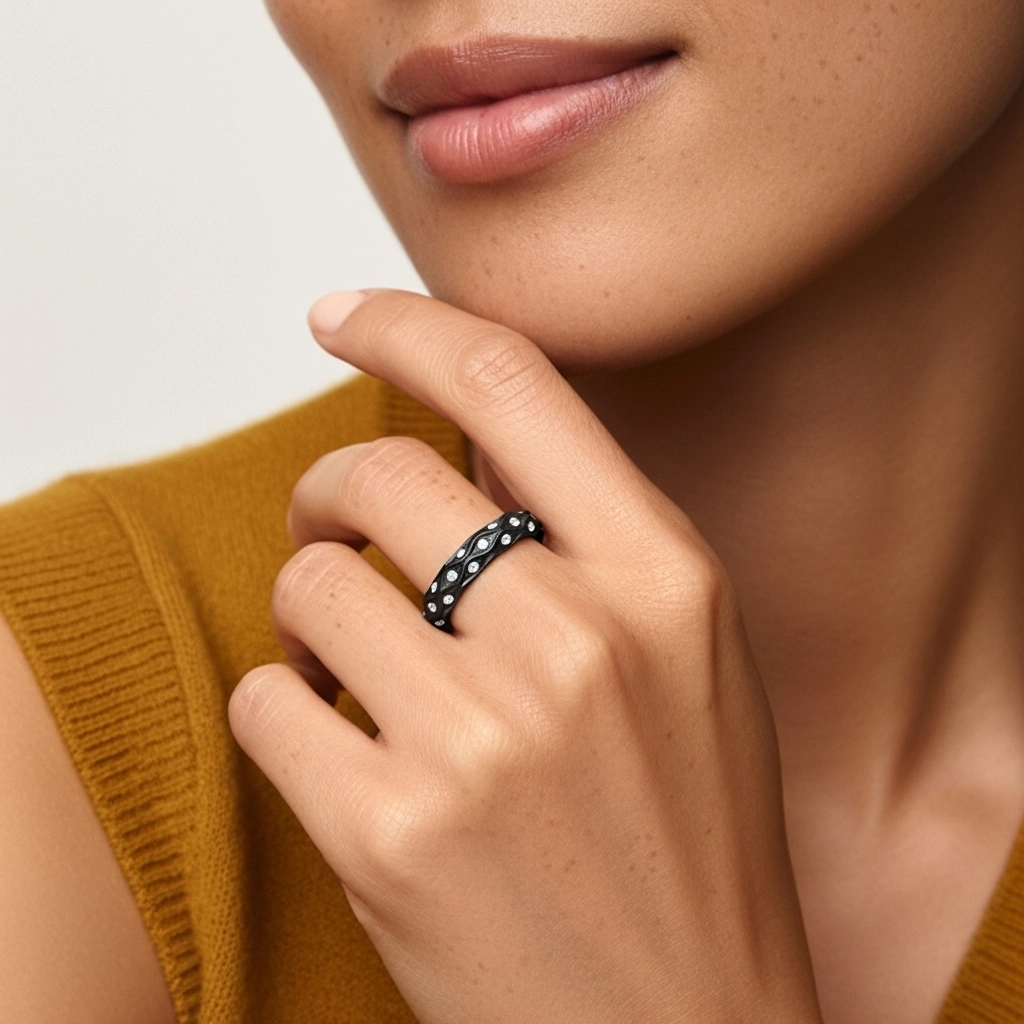 Gracieux Sculpté Moissanite Alliance