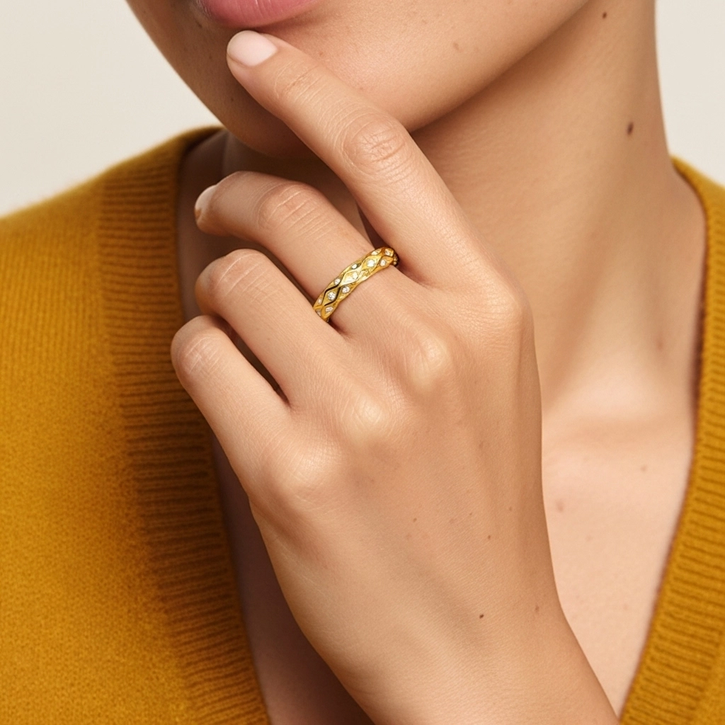 Gracieux Sculpté Moissanite Alliance