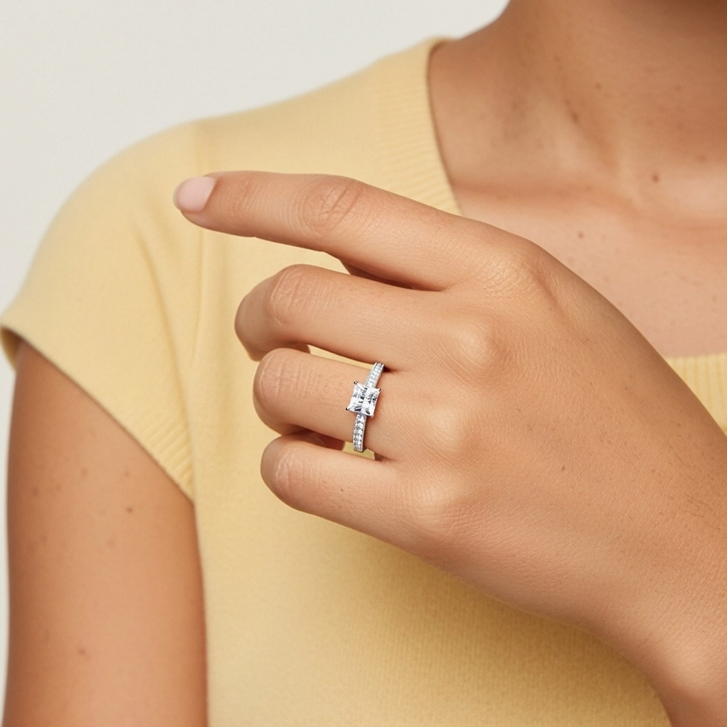 Délicat Perlé Princesse Coupé Bague de fiançailles