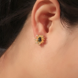 Gothic Nature Daisy Skull Stud Earrings