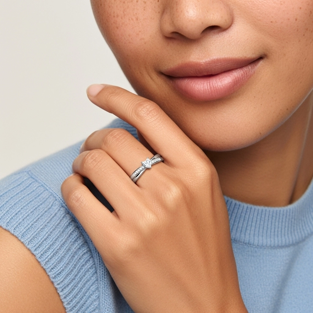 Pavé Promise Ring Moissanite