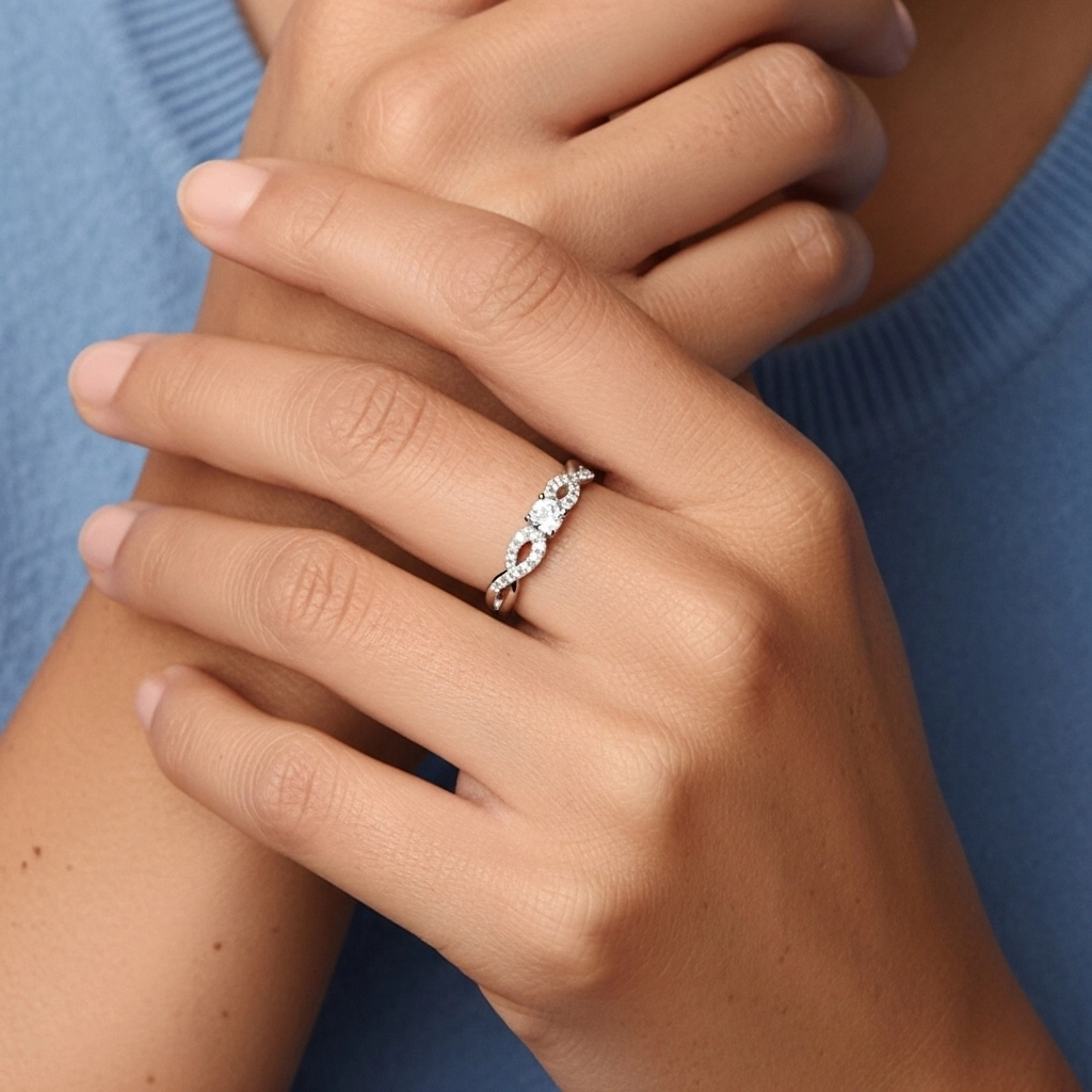 Pavé Promise Ring Moissanite