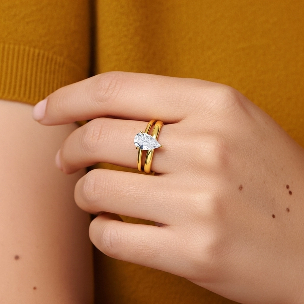 18K Gold Hidden Halo Traditional Shank Wedding Ring Set