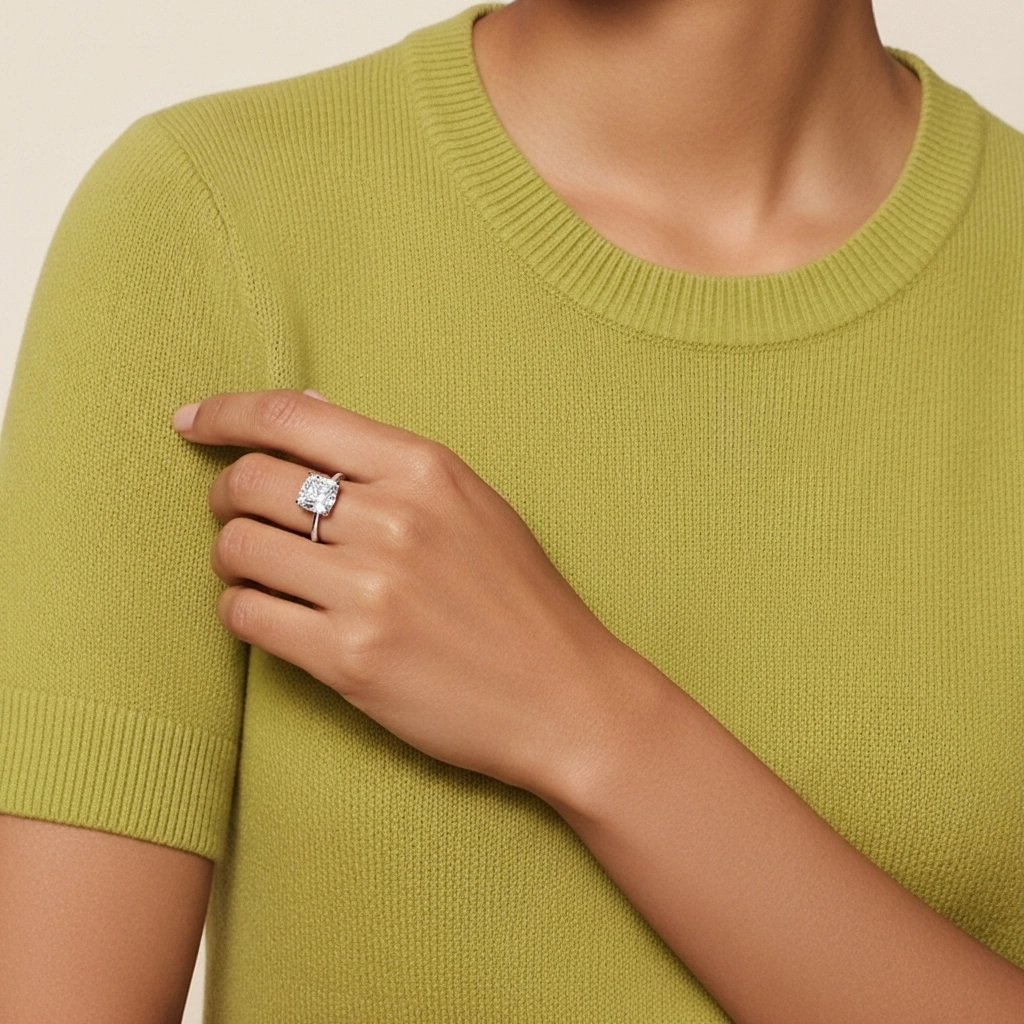 Clásico Cojín Corte Anillo de Compromiso