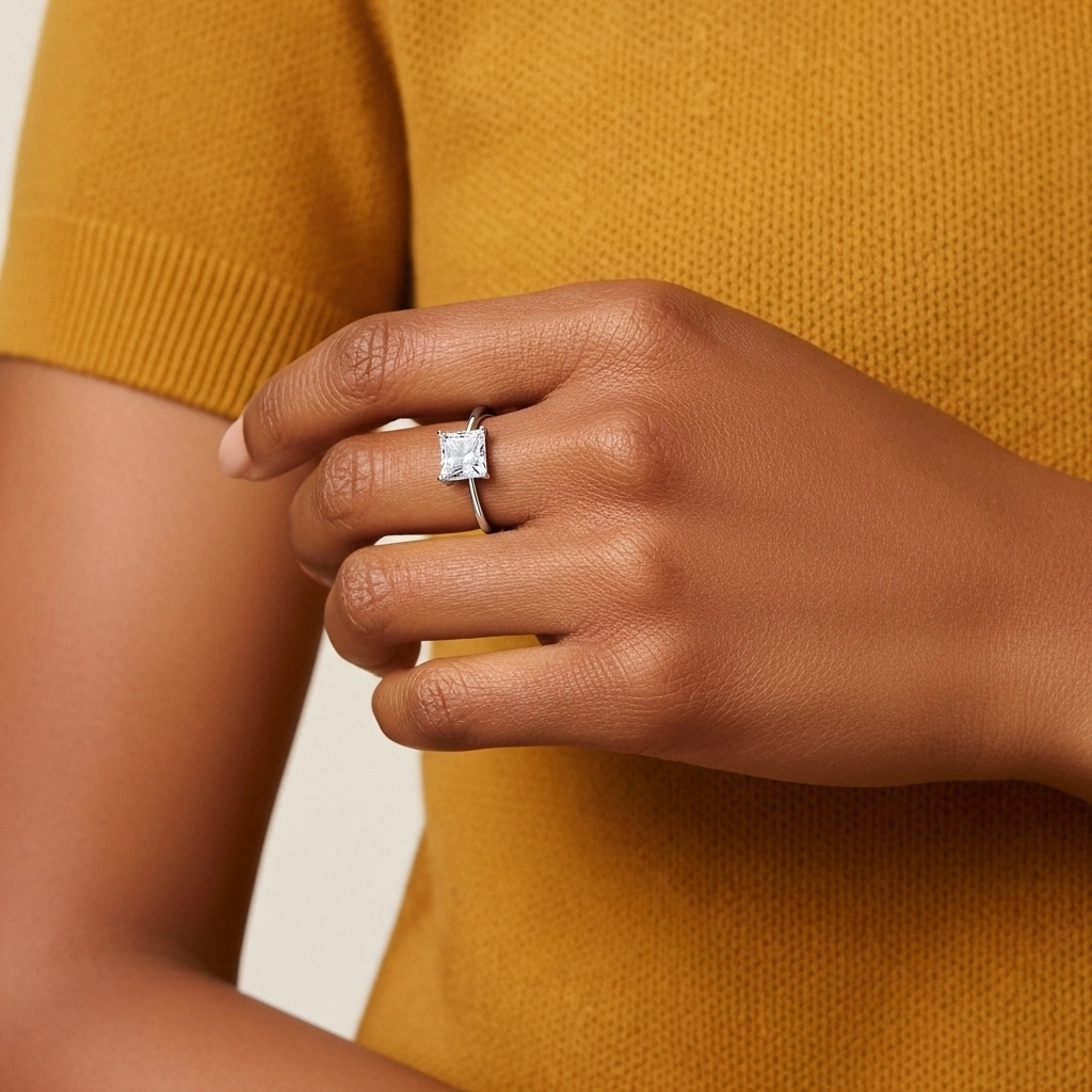 Clásico Princesa Corte Anillo de Compromiso