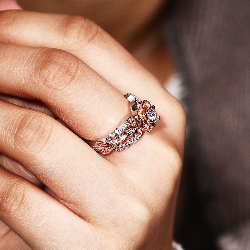 Rosa Bild: Rose Ring In Rose Gold Two Tone Antique Flower Round Cut Diamond