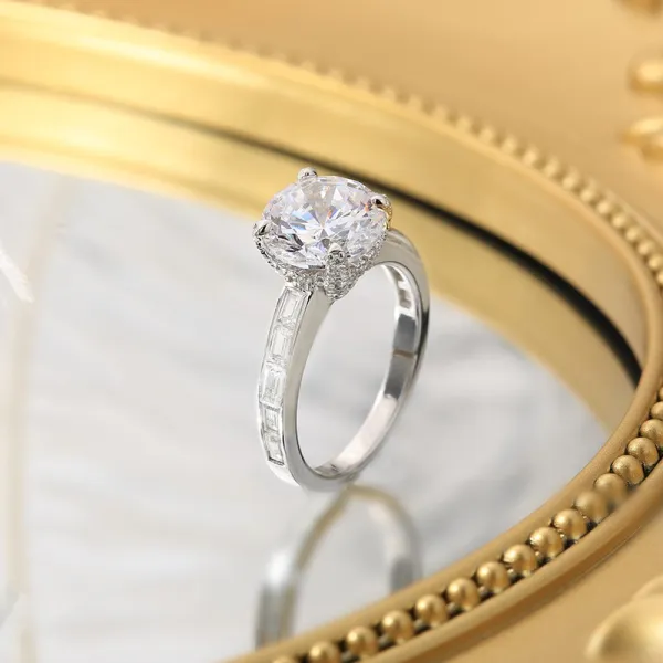 Classic Round Cut Engagement Ring For Women