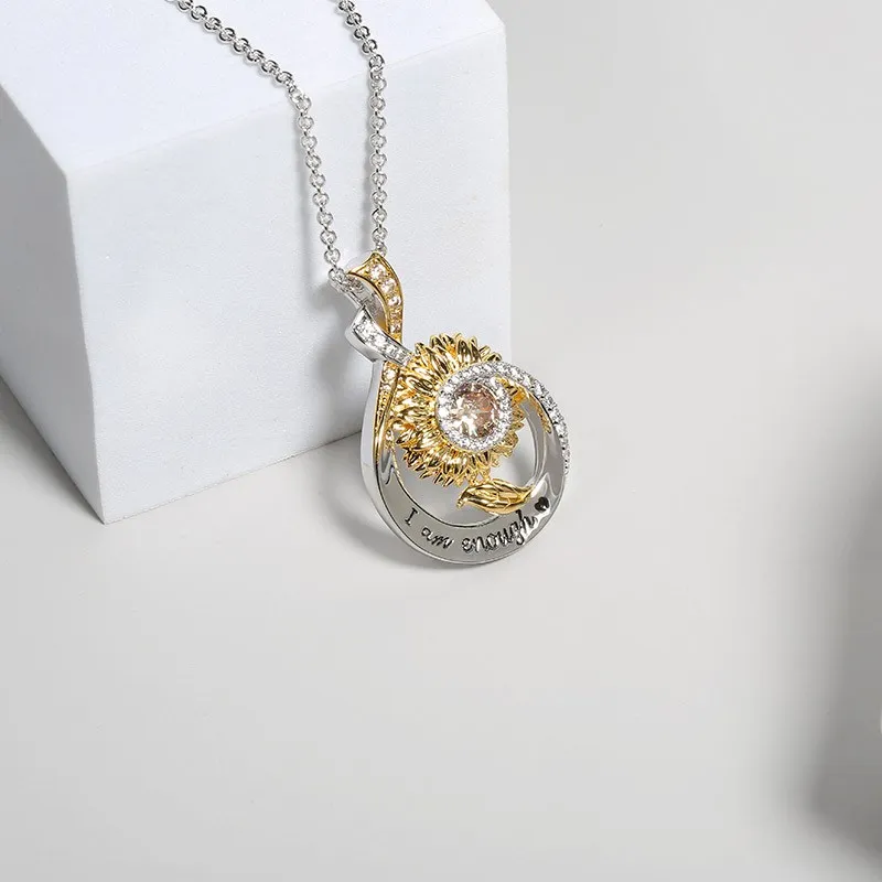 Nature Unique Daisy Pendant Necklace Champagne Round