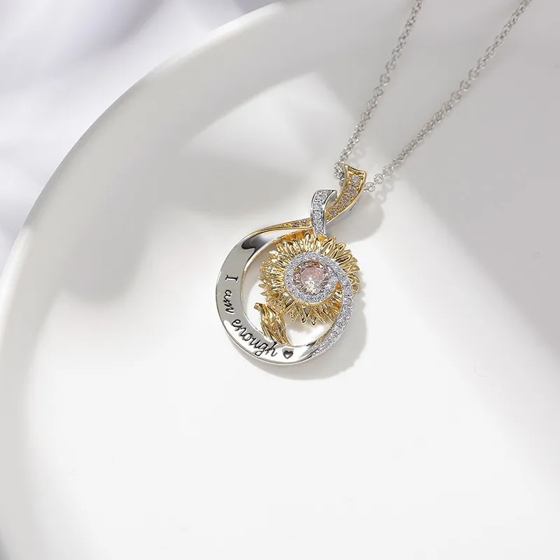 Nature Unique Daisy Pendant Necklace Champagne Round