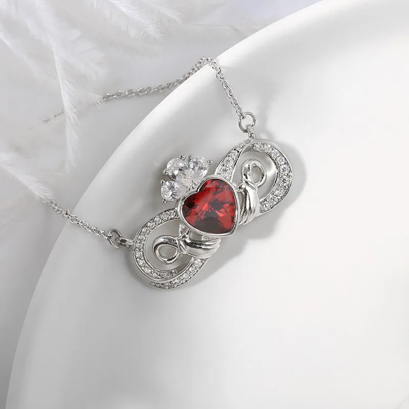 Unique Claddagh pendentif Collier Rouge Grenat Cœur