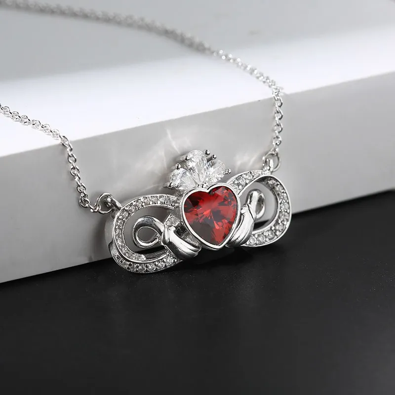 Unique Claddagh pendentif Collier Rouge Grenat Cœur