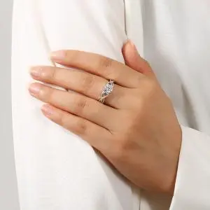 Modern Heart Round Cut Engagement Ring